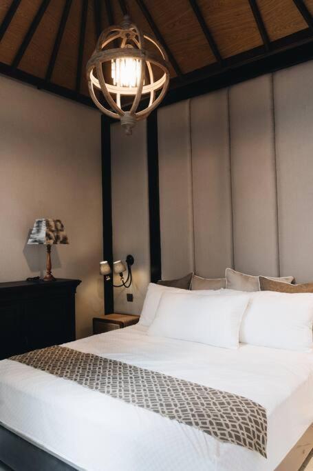 Luxurious 3br Muzo With Pool By Azure Near W Villa Seminyak